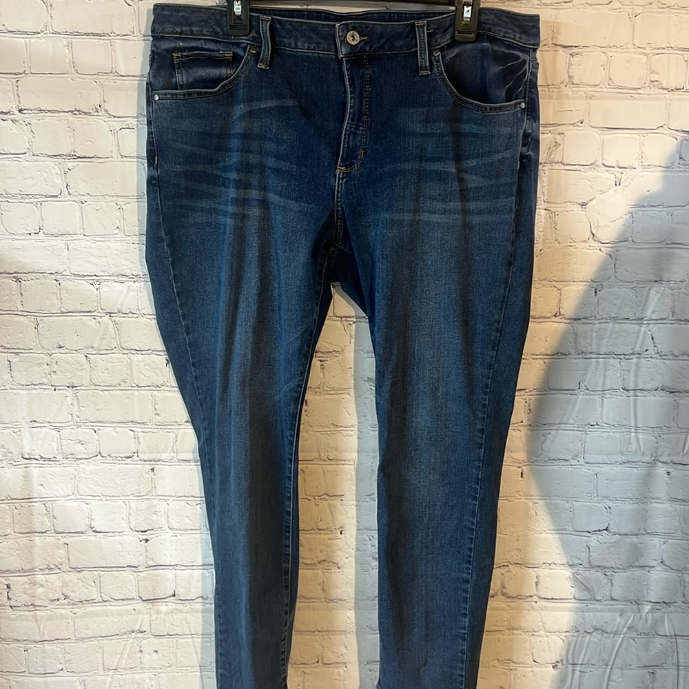 18 Skinny jeans. a.n.a. Preloved but in great condition. Very soft fabric